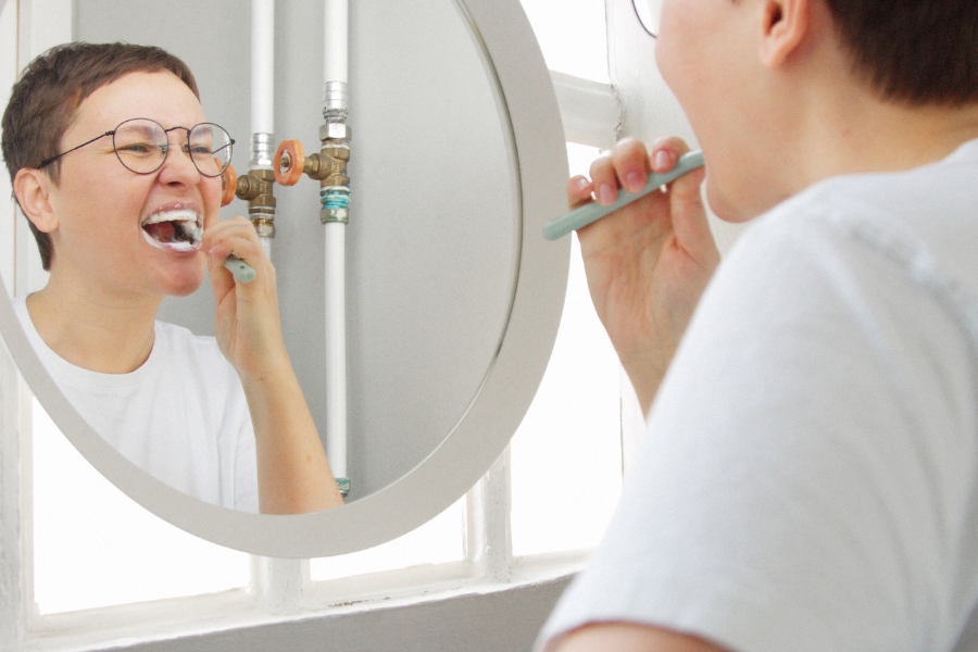 terapkan teknik menyikat gigi yang benar