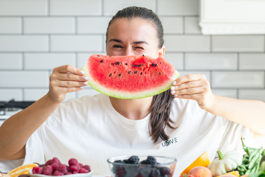 konsumsi buah yang mengandung banyak air