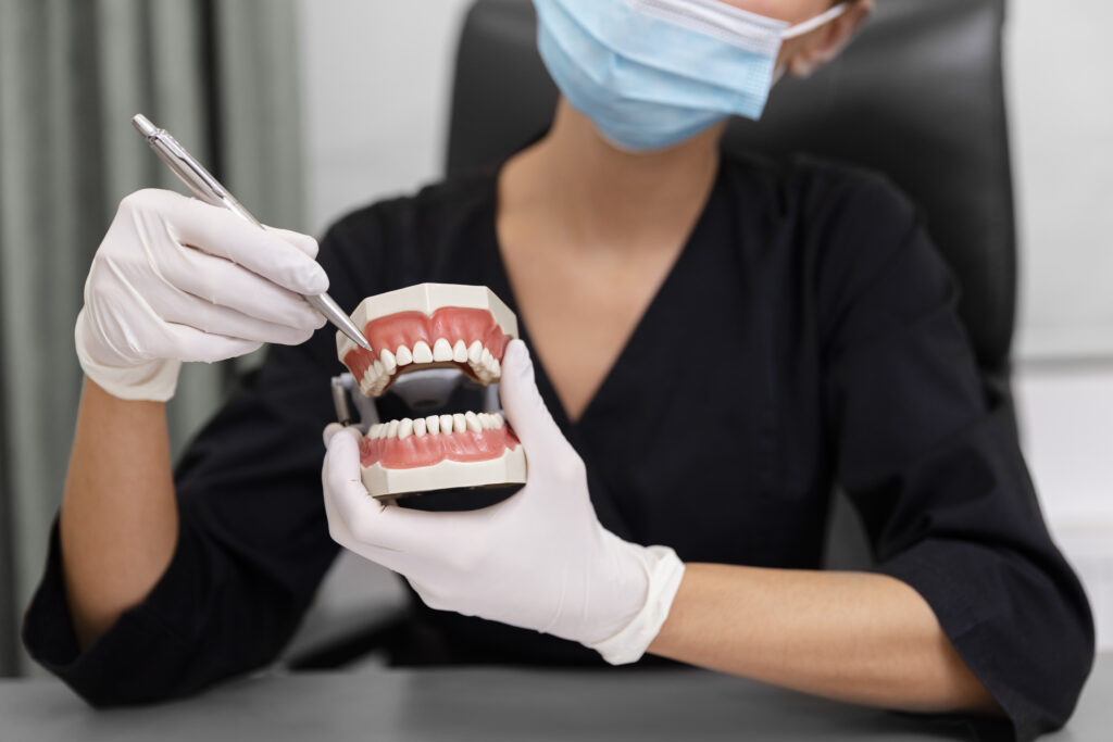 konsultasi gigi palsu lepasan di klinik gigi surabaya