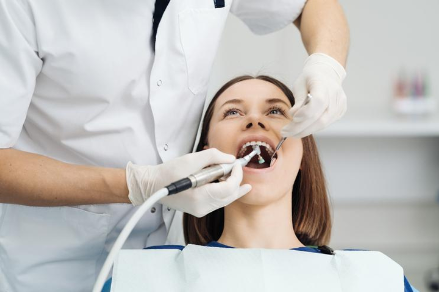 perawatan gigi kuning melalui pemeriksaan dokter gigi di odonto dental care